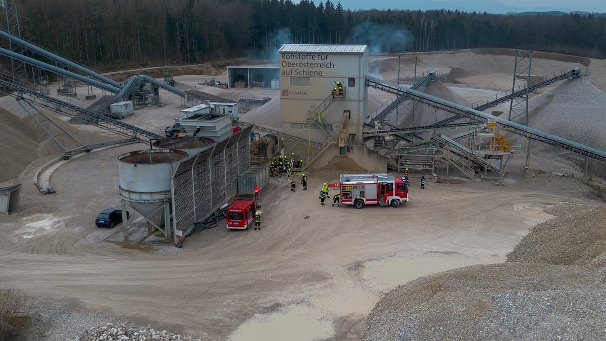 Einsatzübung in der Schottergrube Traunfall - FF Roitham